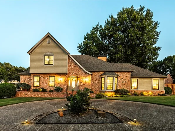 304 Emerald Point Dr, Springdale, AR 72764