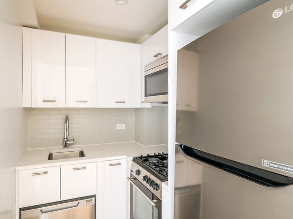 230 E 44th St APT 10K