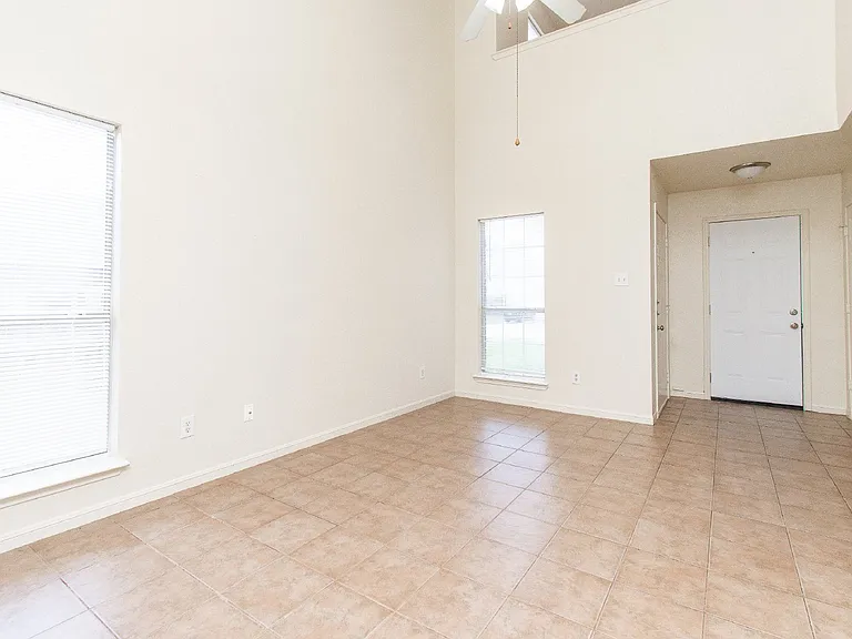 405 Deloris Dr — Photo 5
