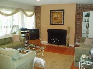 5850 Forest View Rd APT F, Lisle, IL 60532