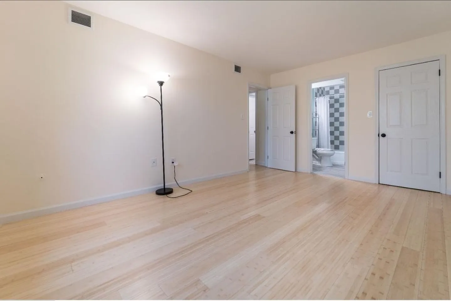 11 Dover Hall — Photo 2