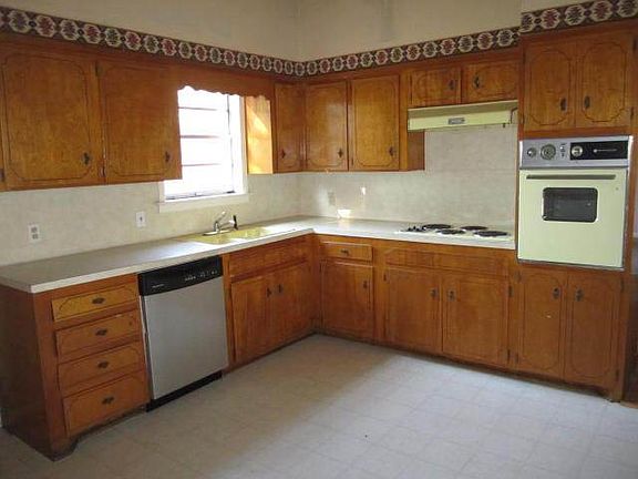 3rd image of 2708 Vernon St