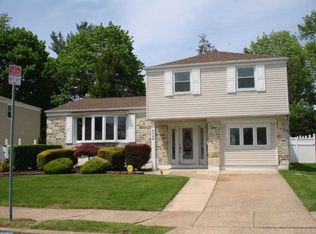 9734 Susan Rd, Philadelphia, PA 19115