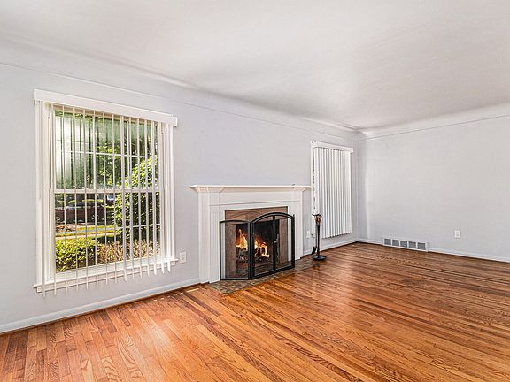 4th image of 21175 Kenmore Ave