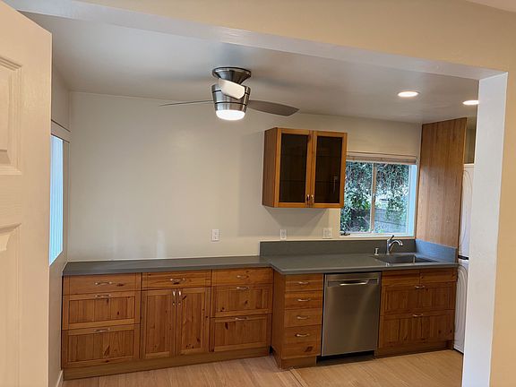 5th image of 610 W Maple St #612HALF