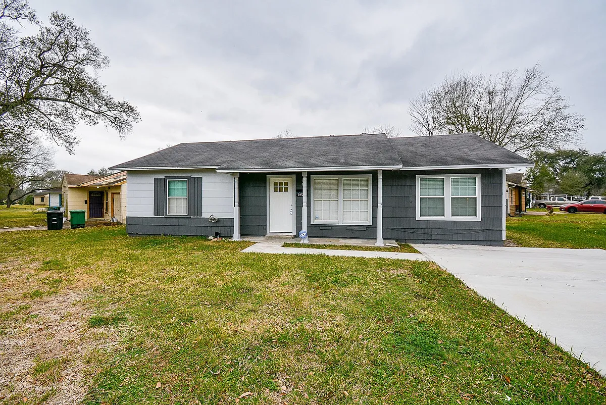 Building Photo - 6422 Sherwood Dr