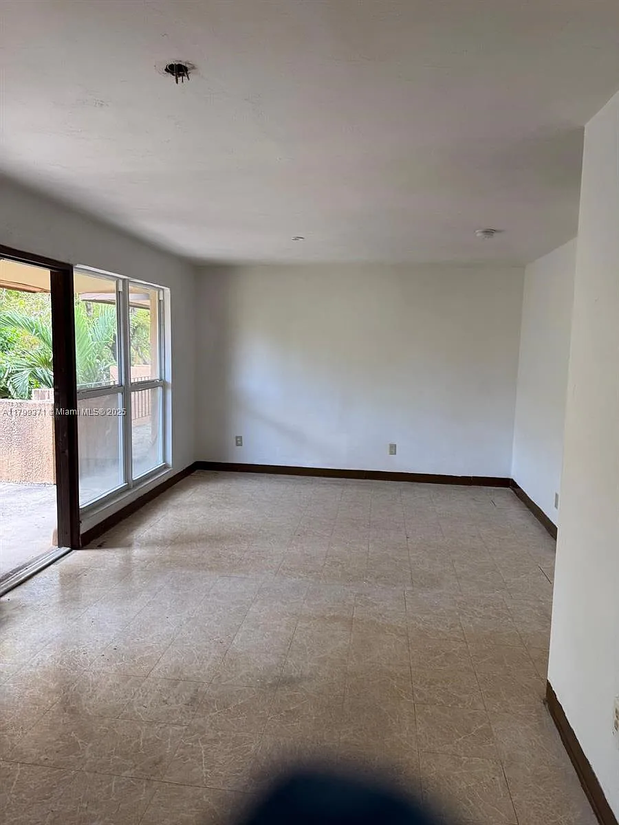 Building Photo - 1600 NW 4th Ave #16A
