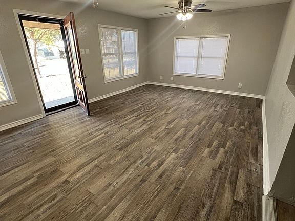 2nd image of 909 W Crockett