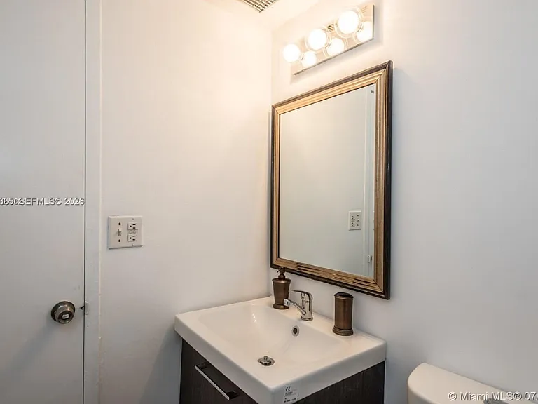 7545 E Treasure Dr #2H — Photo 14