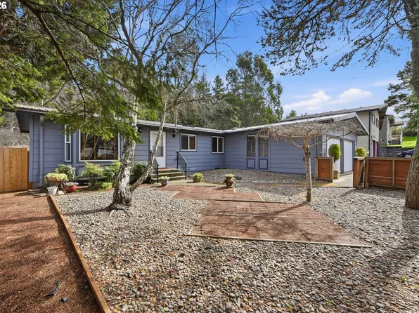 1623 Lincoln St, North Bend, OR 97459