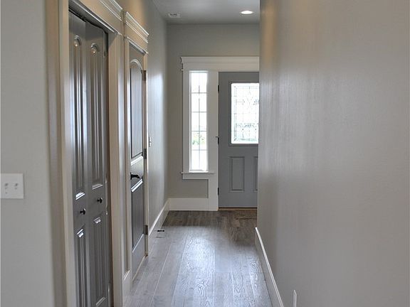 3rd image of 1408 W Bonneville St