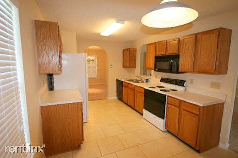 3rd image of 12481 Antler Hill Dr N