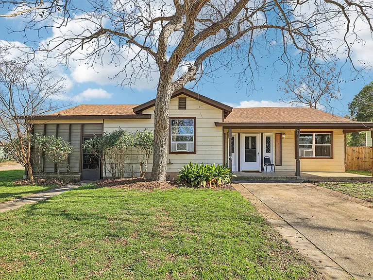 620 Barbara Dr — Photo 2