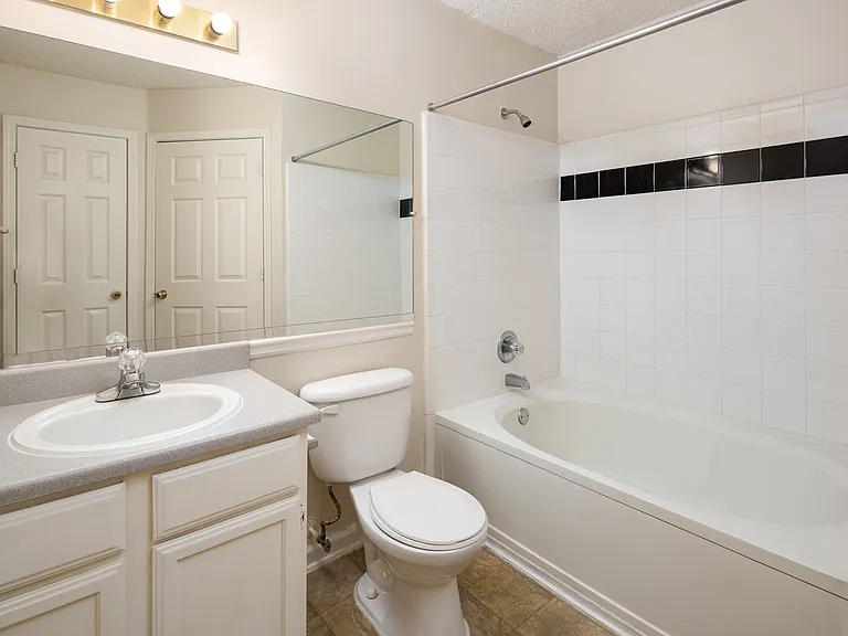 Wesley St. Claire Apartments at Lawrenceville — Photo 21
