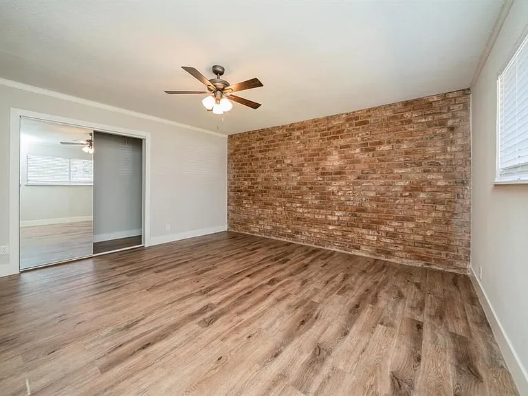 112 E Fairlane Dr — Photo 15