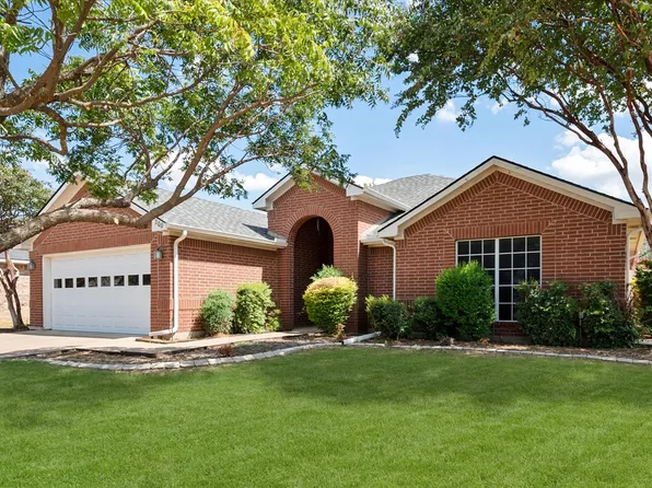 200 Arrowhead Dr, Burleson, TX 76028