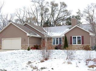 711 Willow Bend Dr, Waterford, WI 53185