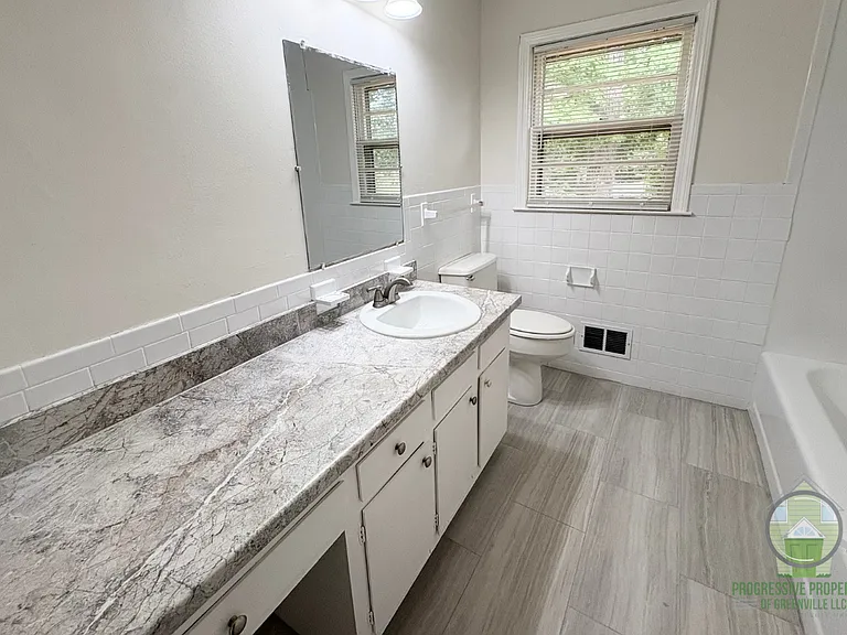 203 Daisy Dr — Photo 8