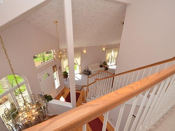 4th image of 267 SW Brookwood Ave