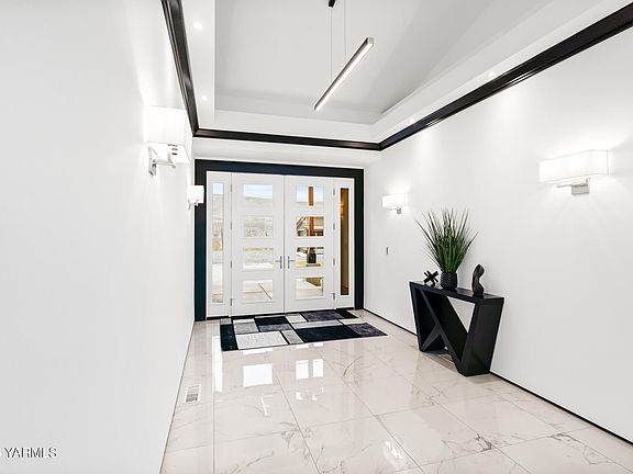 4232DesmaraisRdInteriors-1>