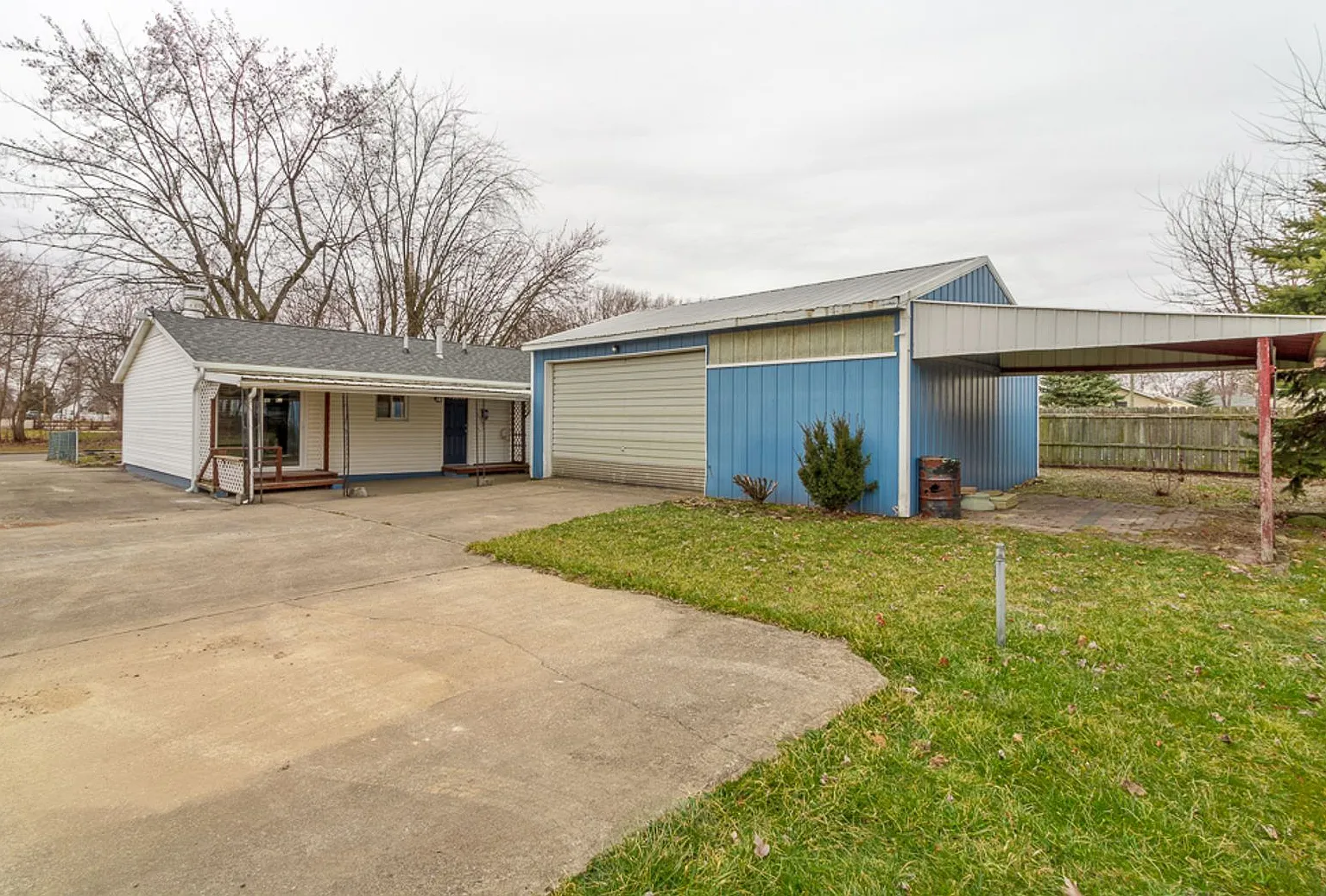 Single Story Home 3BR, 1.5BA equipped with massive workshop space! - 3427 30th St NE — Photo 2