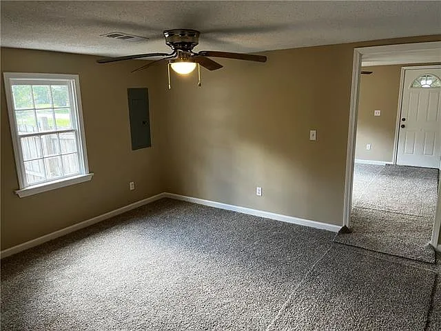 3 bed, 1.0 bath, 1120 sqft, $1,500 — Photo 4