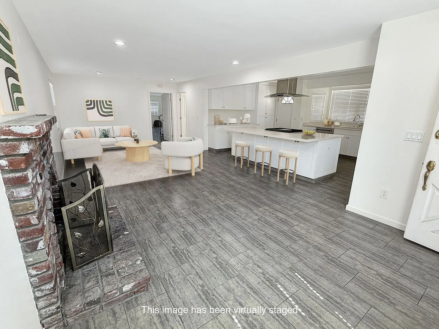 Updated Spacious 3 Bedroom + Private Den! — Photo 3