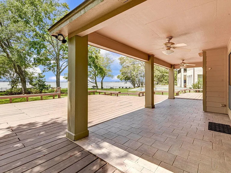 10045 Valley Dr S — Photo 45