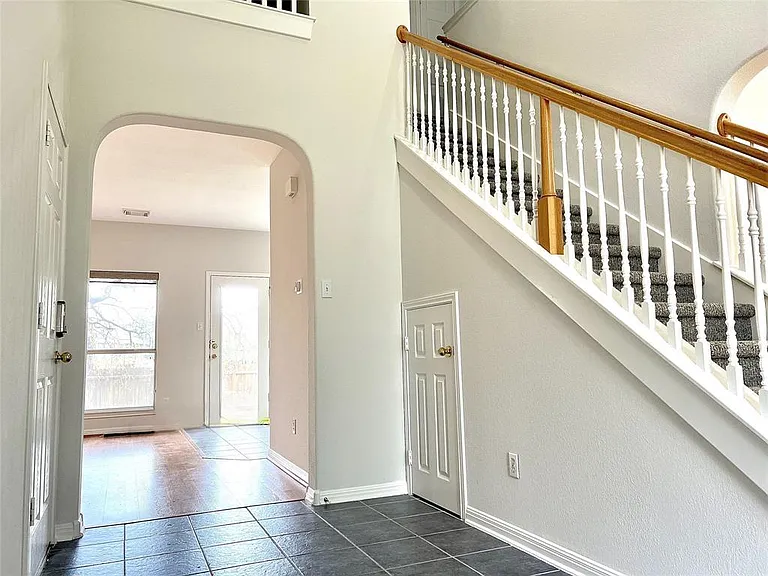6400 La Carman Ln — Photo 3