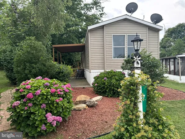 7 Country Club Rd E, Northampton, PA 18067