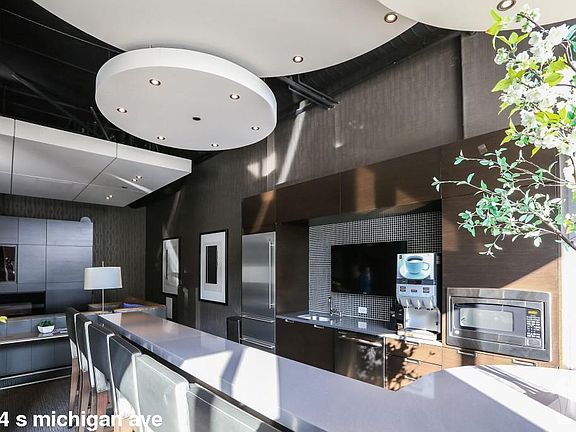 4th image of 1204 S Michigan Ave #1627