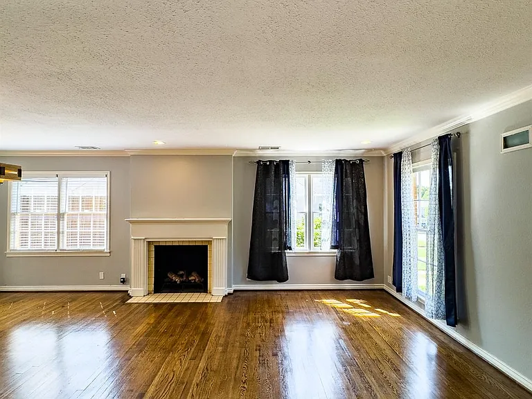2222 Carnes St — Photo 14