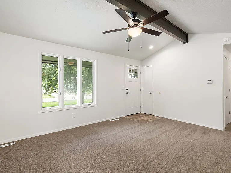 418 W Olive St — Photo 5