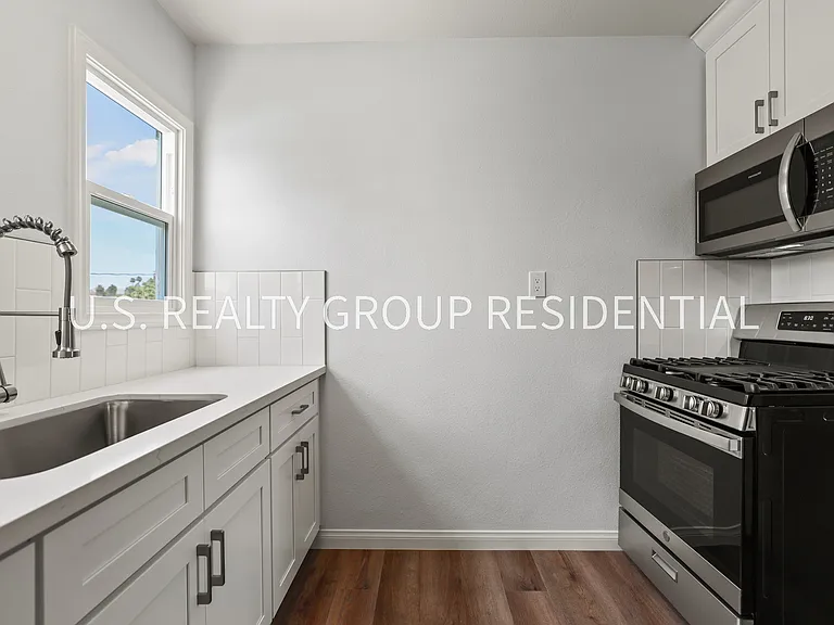 179 N Edgemont St #4 — Photo 12