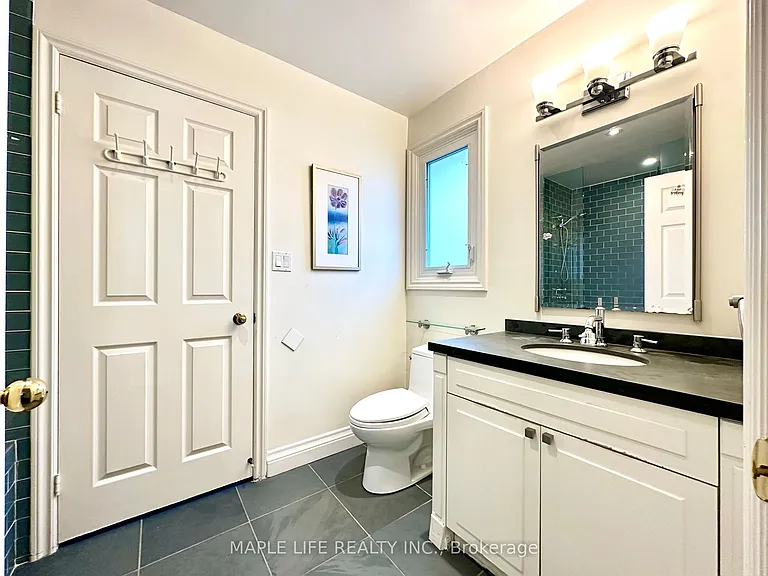 52 Prince Edward Blvd — Photo 27