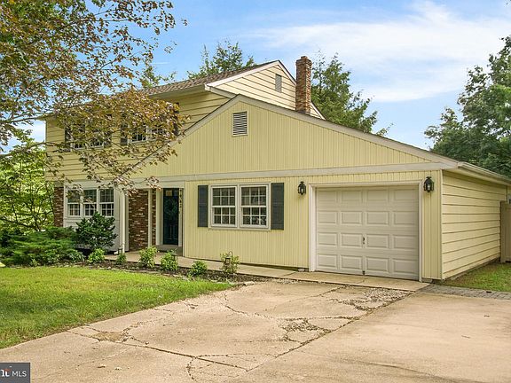2nd image of 104 Chapel Hill Dr