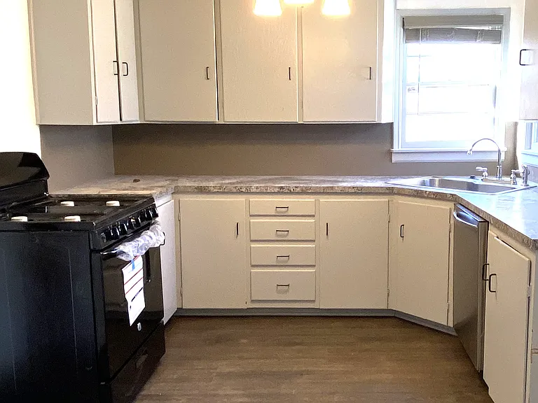 2509 W 38th St — Photo 9