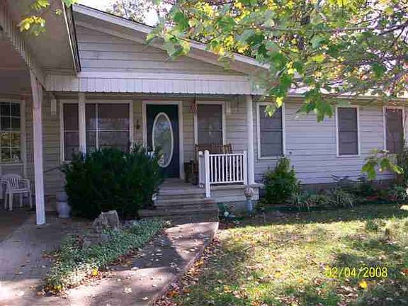 2nd image of 303 Reine St N