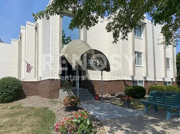10750 Rockford Rd APT 102, Plymouth, MN 55442
