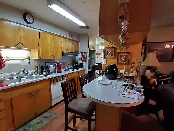 4th image of 392 Harrington Dr