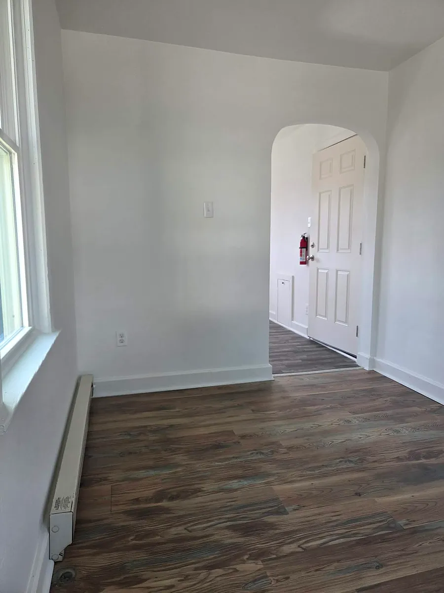 Building Photo - 404 Walnut St #C