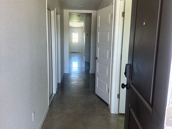 2nd image of 901 Wax Myrtle Ct #B