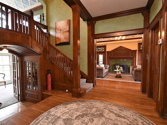 5th image of 2862 Fairmount Blvd