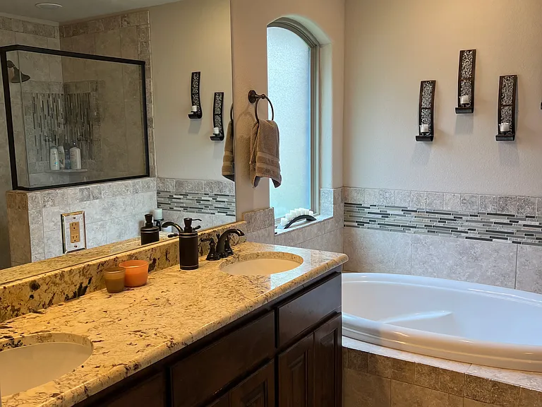 1410 Lauren Ln — Photo 6