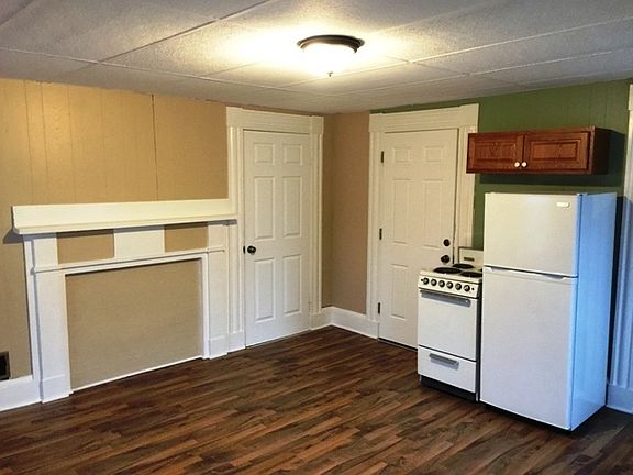 2nd image of 218 Essex St #4
