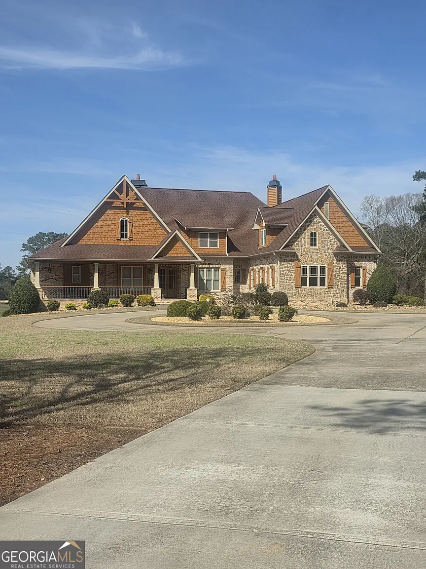 1202 Red Oak Dr photo 1