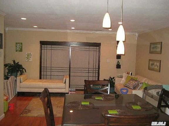 3rd image of 200-15 Hilton Ave