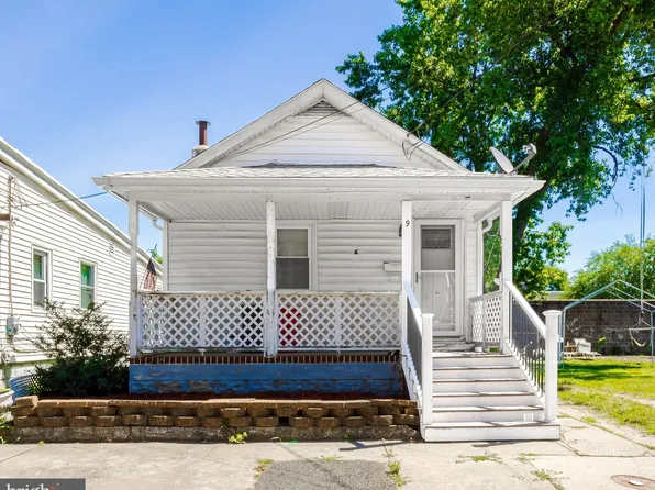 9 W Griffith St, Penns Grove, NJ 08069