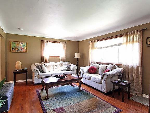 4th image of 2441 Lauren Dr SW