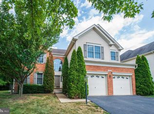25880 Stinger Dr, Chantilly, VA 20152